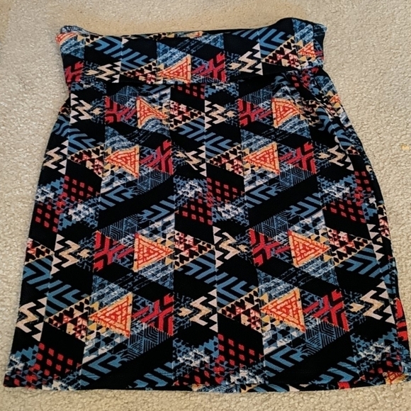 Geometric Patterned Cassie LuLaRoe Bodycon Skirt Size Small - Picture 5 of 6